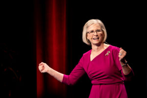 executive assistant excellence - photo of Lisa Olsen speaking on stage at the Office Dynamics Conference